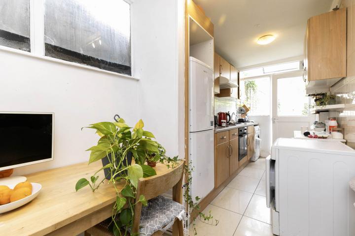 			3 Bedroom, 1 bath, 1 reception Ground Floor Flat			 Loveridge Road, West Hampstead